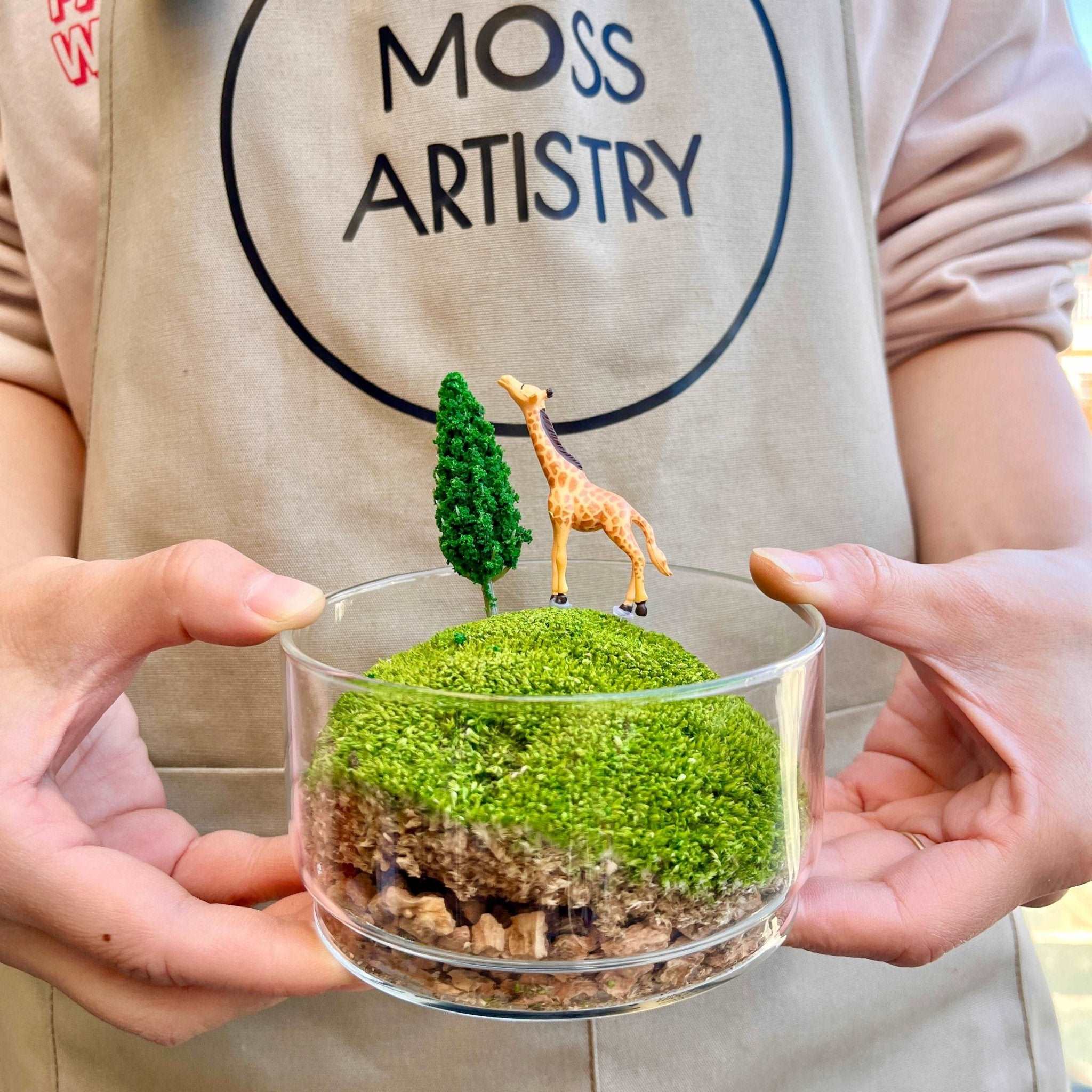Handmade Terrarium Mini Giraffe Desktop Decoration Micro Landscape Lawn Handmade Preserved Moss Art Handcrafted Glass Container