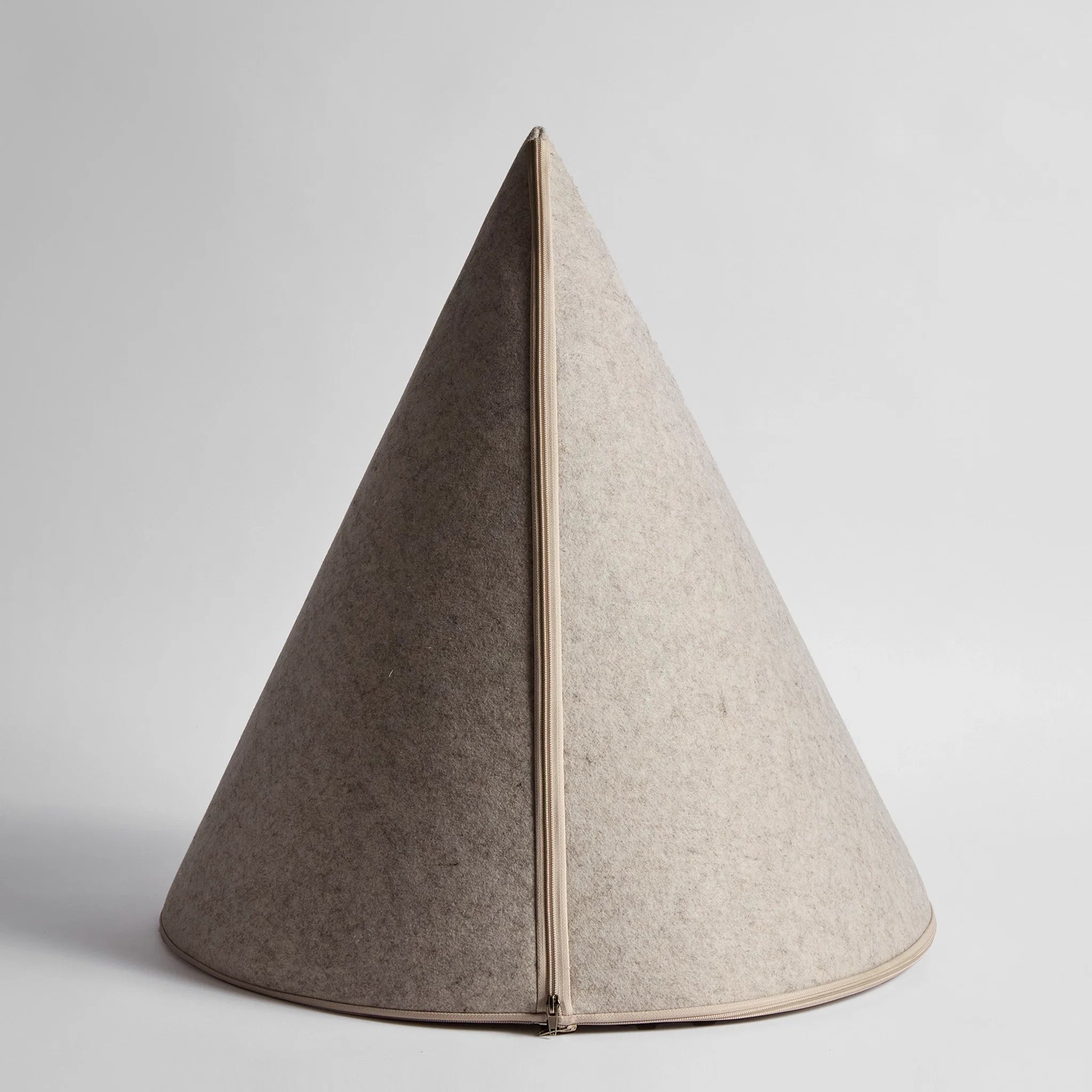 Nooee Pet Cave Molly (XL) – Cream/Brown