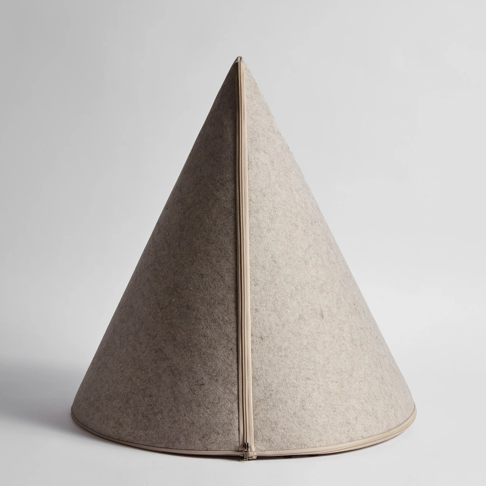 Nooee Pet Cave Molly (XL) – Cream/Brown