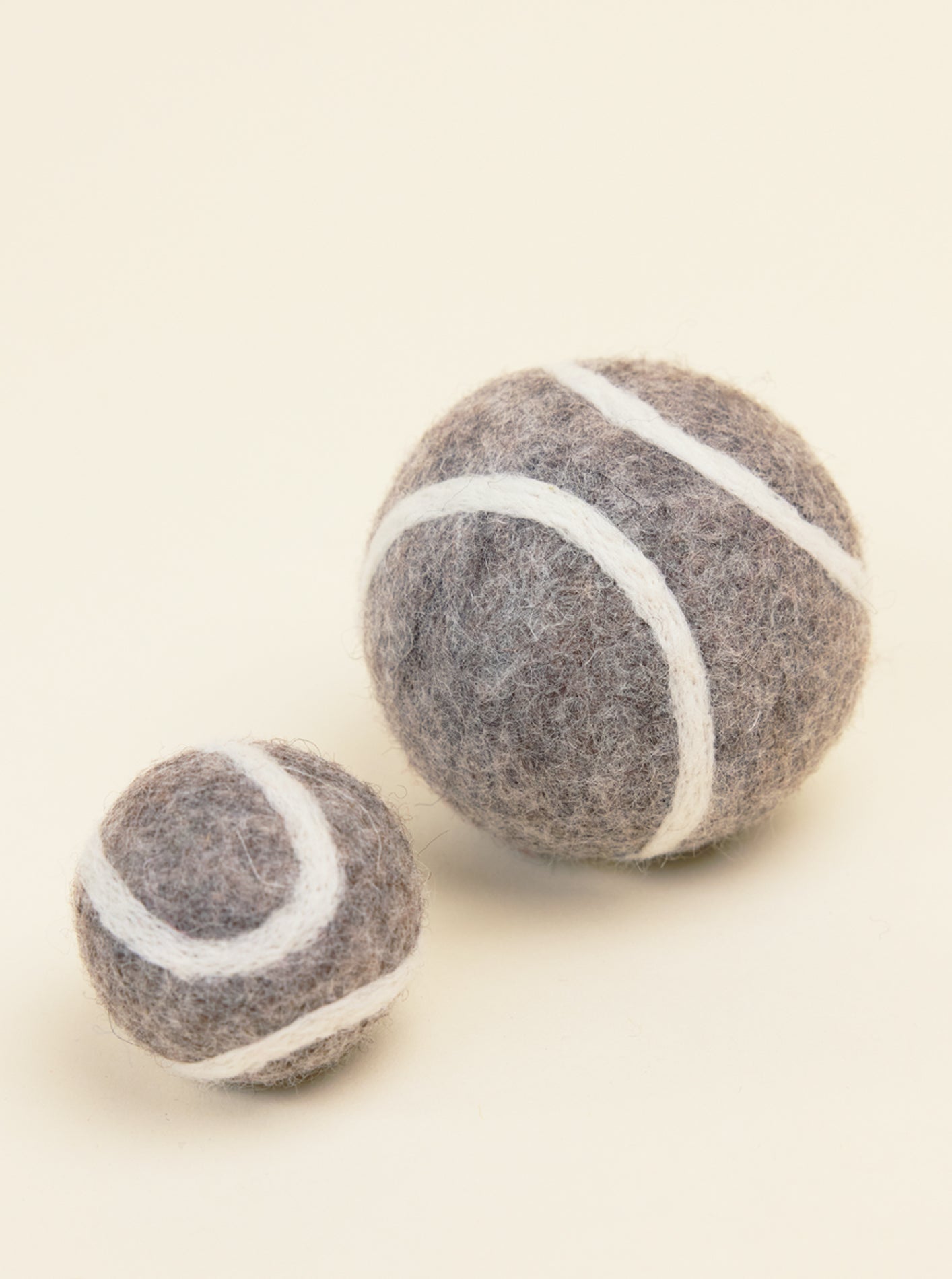 TENNIS BALL WOOL DOG TOY