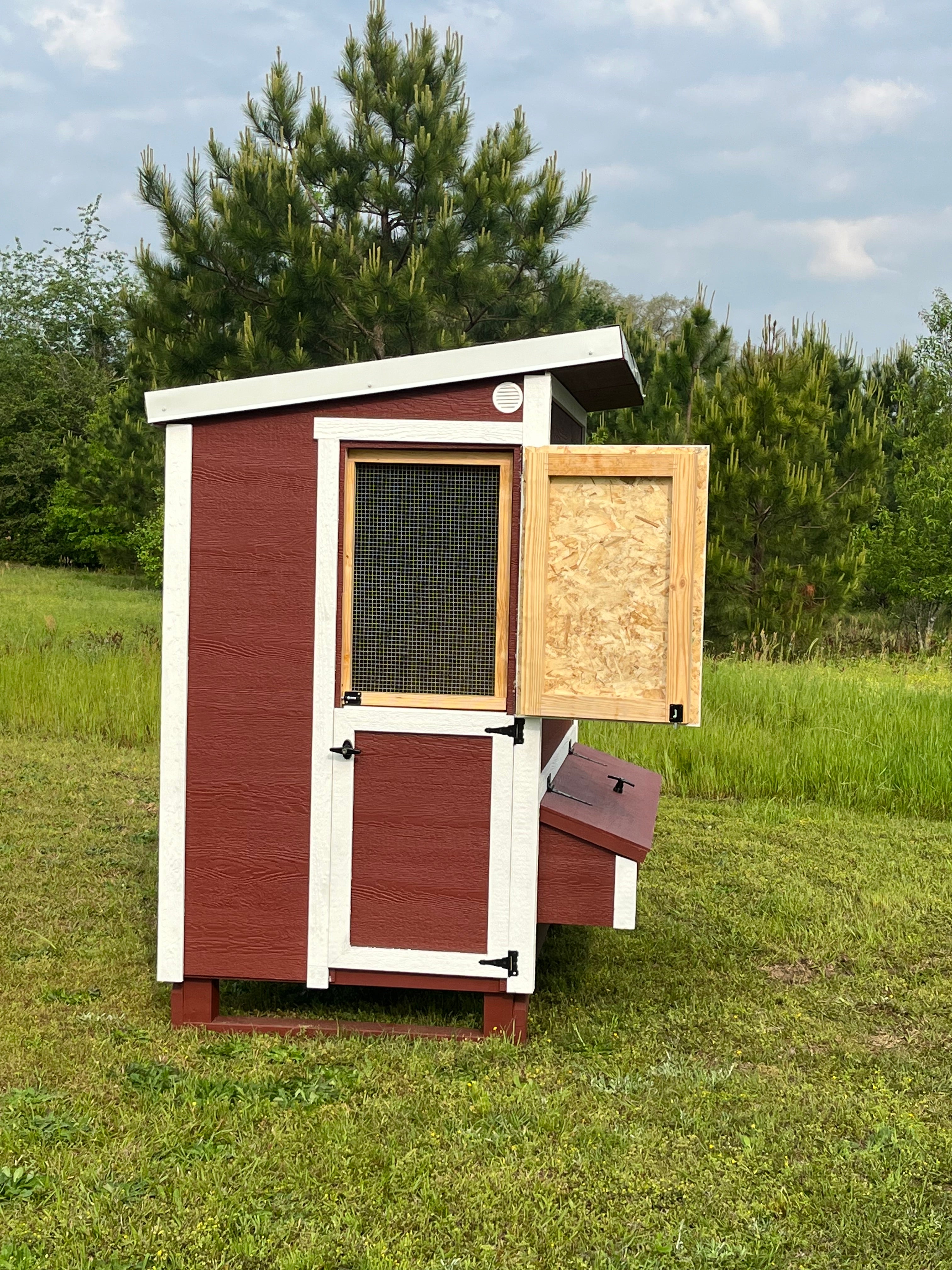 Walk-In Chicken Coop - Up to 18 Chickens