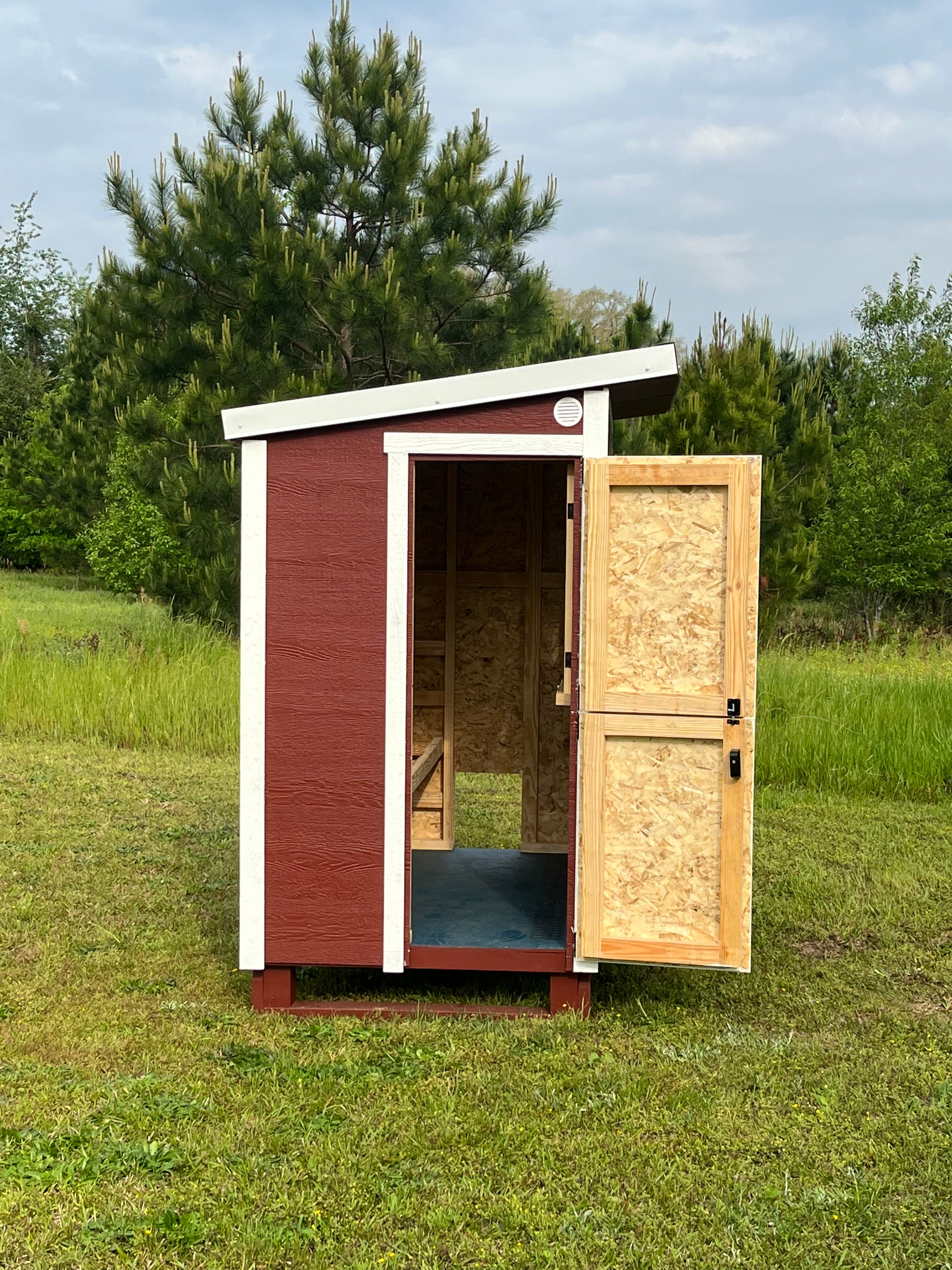 Walk-In Chicken Coop - Up to 18 Chickens