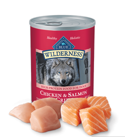 Lata húmeda para perros adultos sin cereales Blue Buffalo Wilderness de 12,5 oz con salmón y pollo