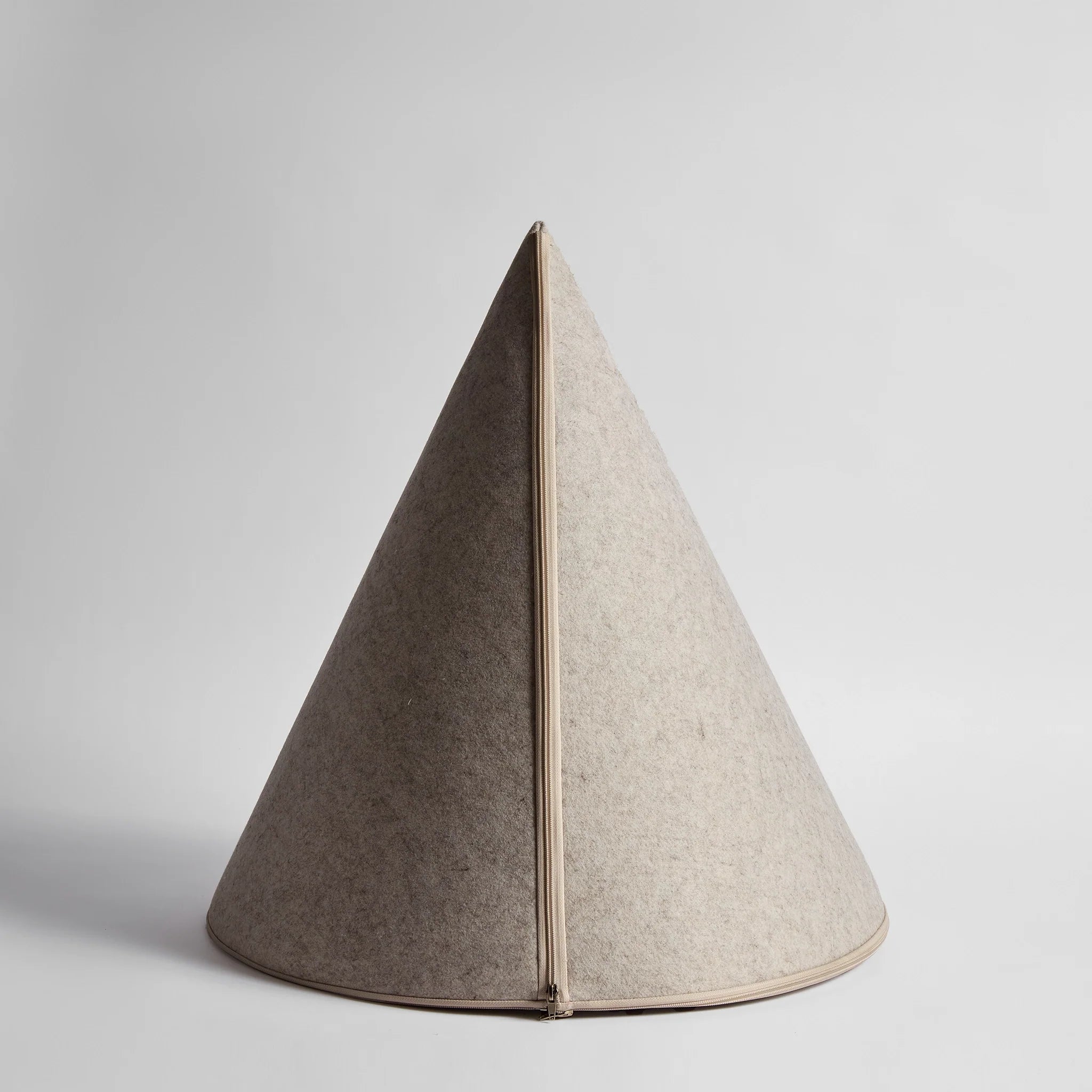 Nooee Pet Cave Lucy (M) – Cream/Brown